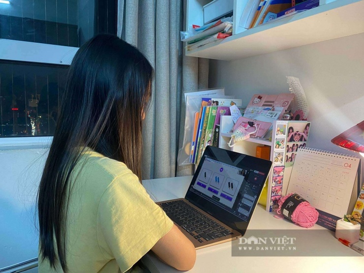 Nhiều phụ huynh băn khoăn khi giáo viên giao bài qua nhóm Facebook, Zalo, khó cấm được con em dùng mạng xã hội. Ảnh minh hoạ: Tào Nga