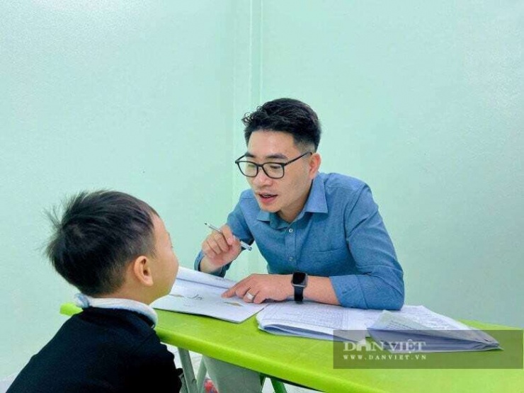 Thạc sĩ Tâm lý lâm sàng Hoàng Quốc Lân - Thành viên Hội Tâm lý trị liệu Việt Nam chia sẻ, đã gặp khá nhiều trường hợp, đặc biệt ở lứa tuổi vị thành niên bị ảnh hưởng tâm lý khi sử dụng mạng xã hội. Ảnh: Gia Khiêm