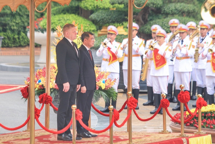 Thủ tướng Lê Minh Hưng chủ trì Lễ đón Thủ tướng Slovakia thăm Việt Nam - 5