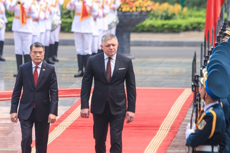 Thủ tướng Lê Minh Hưng chủ trì Lễ đón Thủ tướng Slovakia thăm Việt Nam - 7