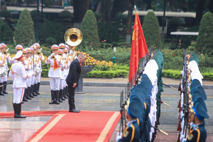 Thủ tướng Lê Minh Hưng chủ trì Lễ đón Thủ tướng Slovakia thăm Việt Nam - 6