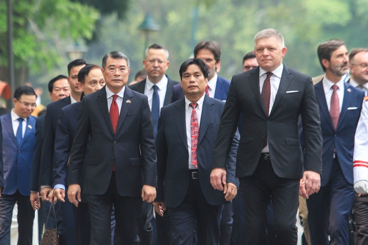 Thủ tướng Lê Minh Hưng chủ trì Lễ đón Thủ tướng Slovakia thăm Việt Nam - 8