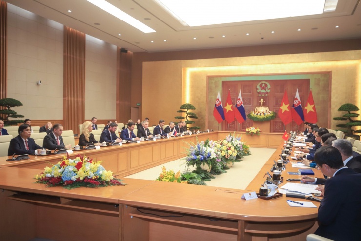 Thủ tướng Lê Minh Hưng chủ trì Lễ đón Thủ tướng Slovakia thăm Việt Nam - 10