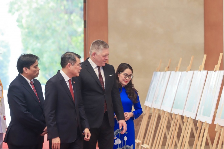 Thủ tướng Lê Minh Hưng chủ trì Lễ đón Thủ tướng Slovakia thăm Việt Nam - 9