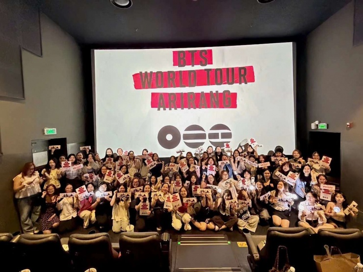 Khán giả đến rạp chiếu phim BTS World Tour Arirang - Live Viewing. Ảnh: Lotte Cinema.&nbsp;