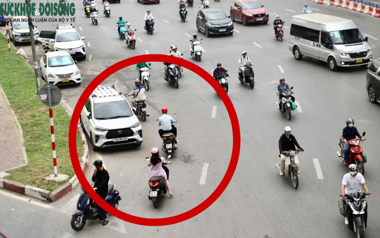 1 giờ xử lý hàng chục tài xế đi ngược chiều: Tiện vài phút, mất cả triệu đồng - 1