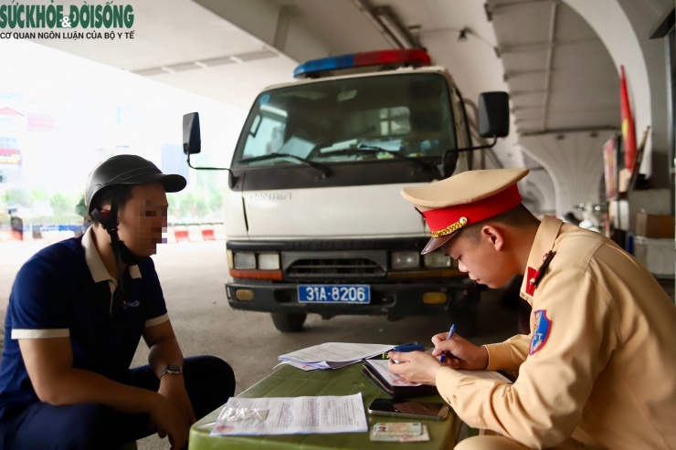 1 giờ xử lý hàng chục tài xế đi ngược chiều: Tiện vài phút, mất cả triệu đồng - 4