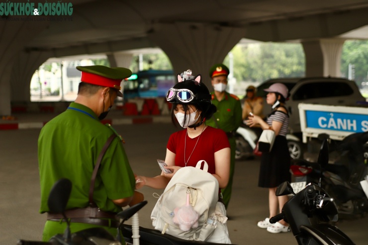 Các trường hợp đi ngược chiều viện đủ lý do cho hành vi vi phạm của mình, nhiều người dù biết nguy hiểm, mức phạt rất cao nhưng vẫn làm.