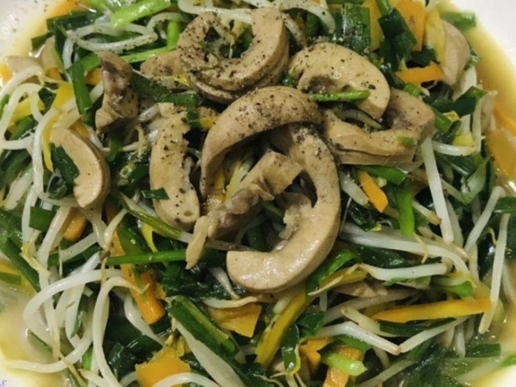 Giá đỗ xào cật heo.