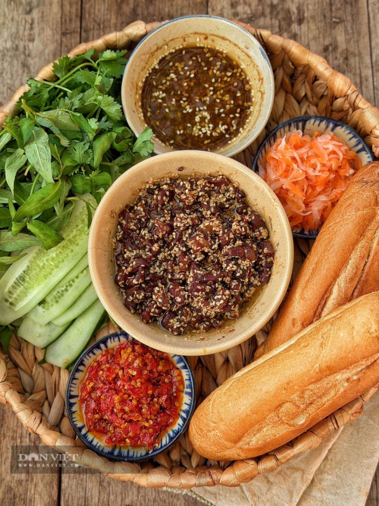 Đừng ăn kèm bánh mì với pa tê hay chả, hãy thử ngay cách biến tấu này, đảm bảo “ăn là nghiền” - 1