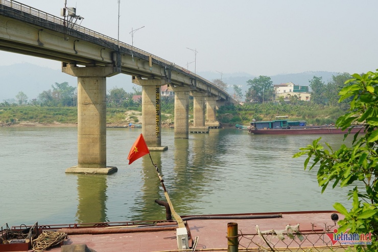 Cầu Nam Đàn - nơi xảy ra vụ việc hai mẹ con nhảy cầu. Ảnh: T.T