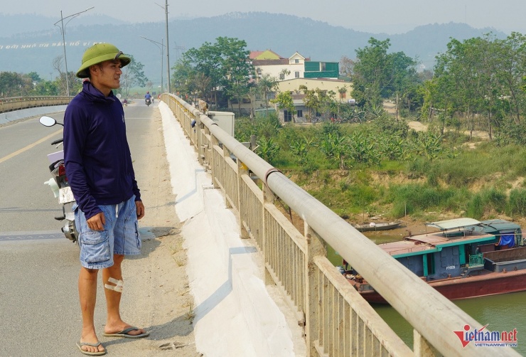 Vị trí anh Khánh phát hiện người mẹ ôm con trai làm điều dại dột. Ảnh: T.T