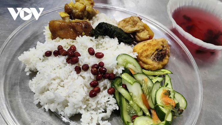 Giá xăng giảm sâu, giá hàng hóa, dịch vụ vẫn...đứng yên - 2