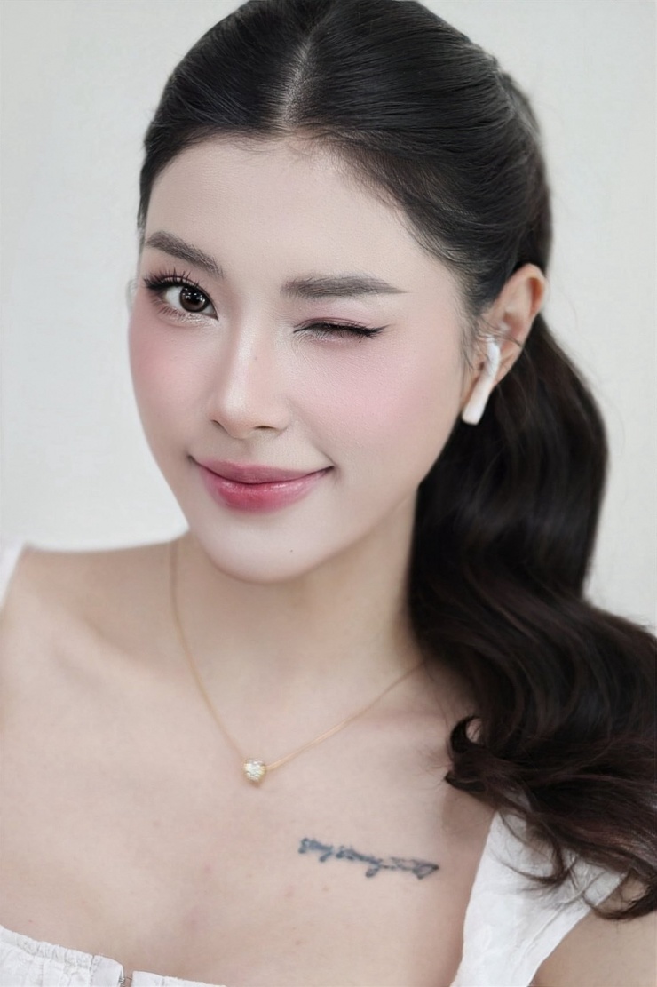 Gương mặt xinh đẹp, thu hút mọi ánh nhìn của Thu Huyền