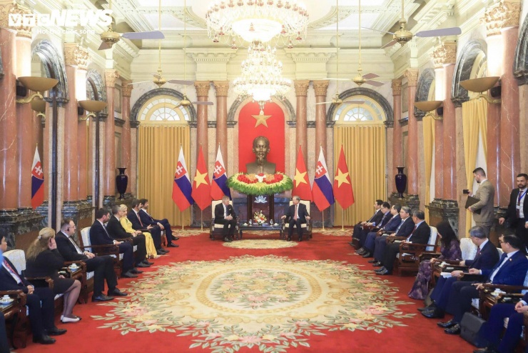 Quang cảnh cuộc tiếp Thủ tướng Cộng hòa Slovakia Robert Fico tại Phủ Chủ tịch.