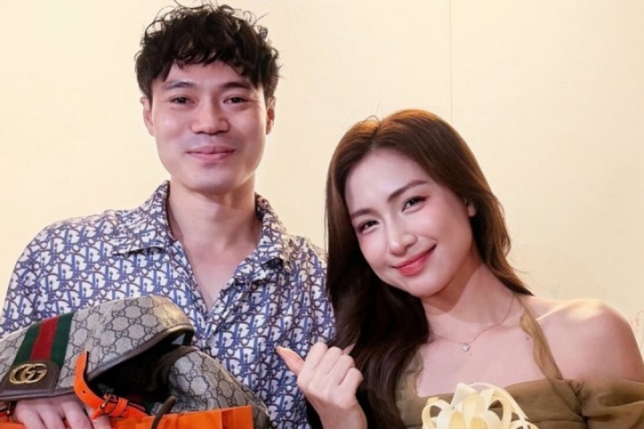 Hòa Minzy tặng túi hiệu nghìn USD mừng sinh nhật Văn Toàn