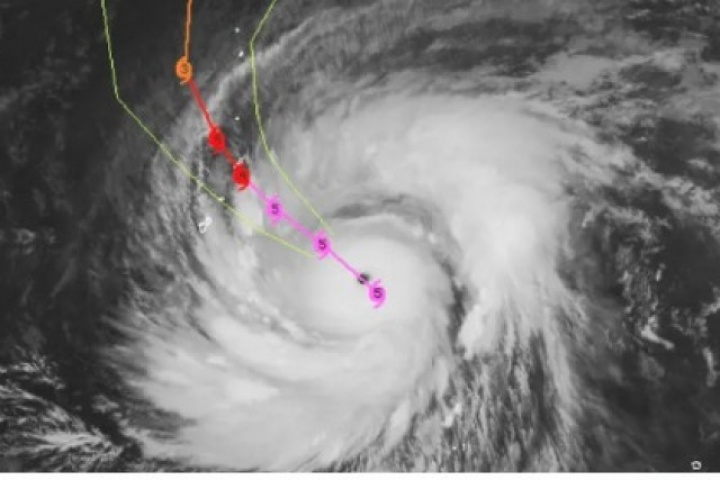 Siêu bão mạnh nhất hành tinh áp sát lãnh thổ Mỹ ở Thái Bình Dương