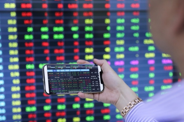 VN-Index lên cao nhất một tháng