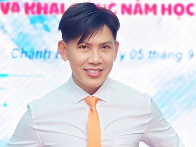 Ca sĩ 'Mưa bụi' nổi tiếng Việt Nam là thầy giáo dạy Toán suốt 40 năm