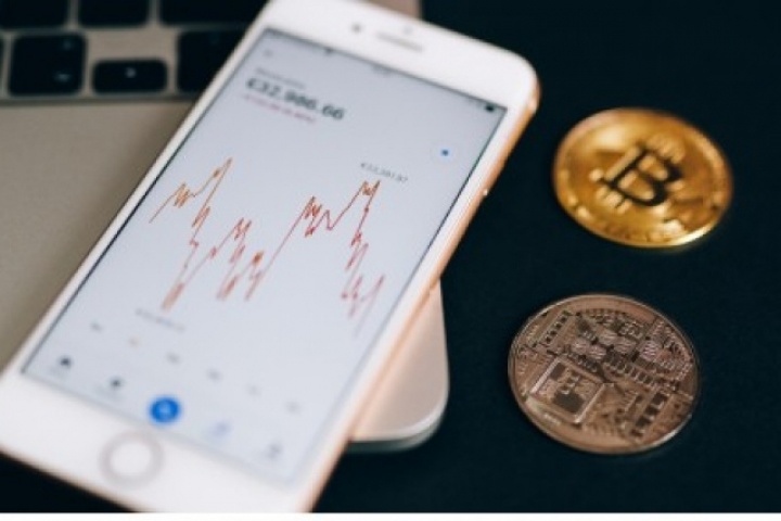 Người trẻ đổ tiền vào chứng khoán, crypto: Cơ hội lớn nhưng rủi ro không nhỏ