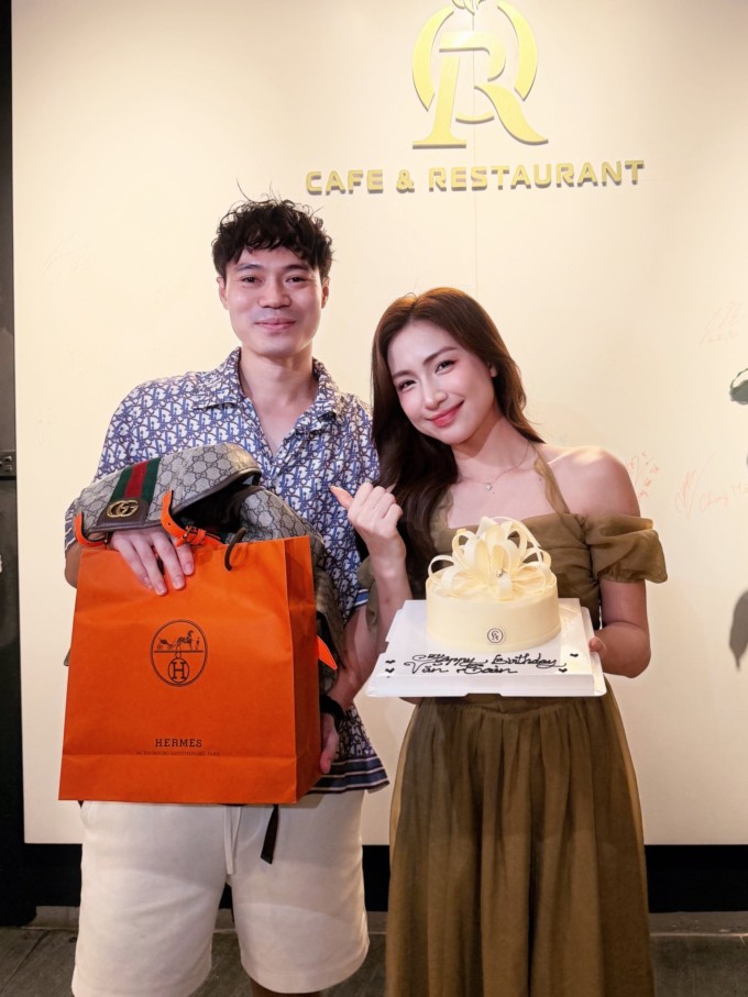Hòa Minzy tặng Văn Toàn ba lô Gucci và một túi quà từ Hermes dịp sinh nhật.