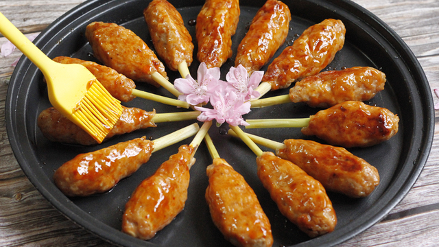 Nem lụi từ ức gà không chỉ là món ăn dễ làm mà còn mang đến hương vị thơm ngon, hấp dẫn.