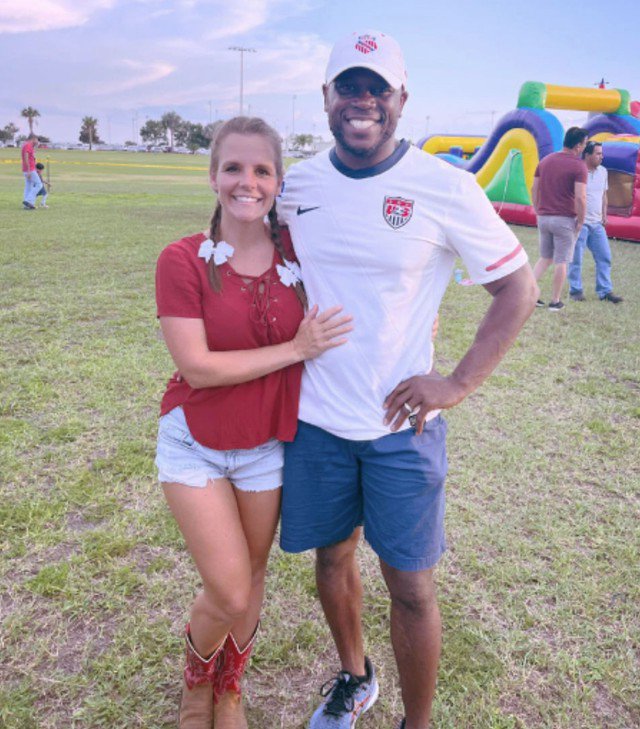 Tony Thomas và Lexy Thomas