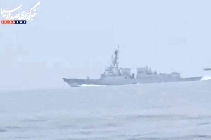 Iran công bố ghi âm phát "cảnh báo cuối cùng” với tàu chiến Mỹ tại eo biển Hormuz - 1