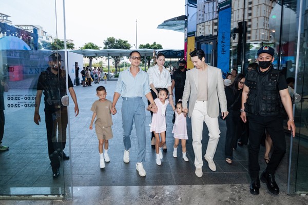 Đôi chân dài của Lisa - con gái Hồ Ngọc Hà gây chú ý - 3