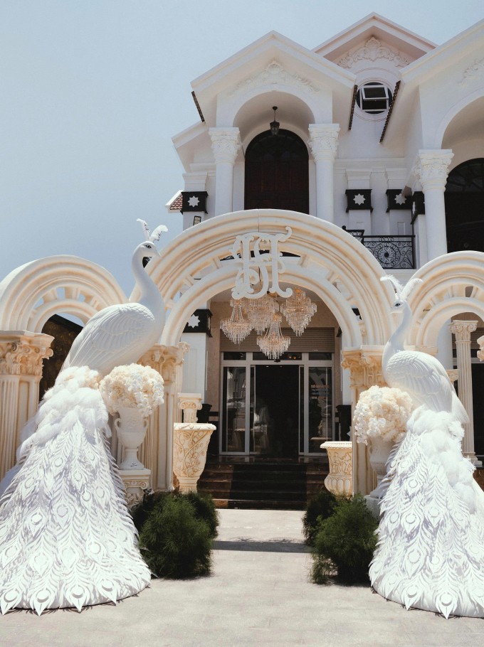 Đám cưới 'công tử Bạc Liêu' chi nửa tỷ đồng, phủ kín gốm sứ, tranh khảm vàng - 4