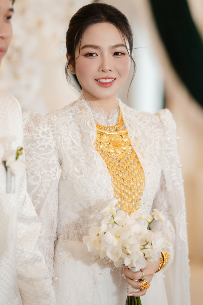 Đám cưới 'công tử Bạc Liêu' chi nửa tỷ đồng, phủ kín gốm sứ, tranh khảm vàng - 2