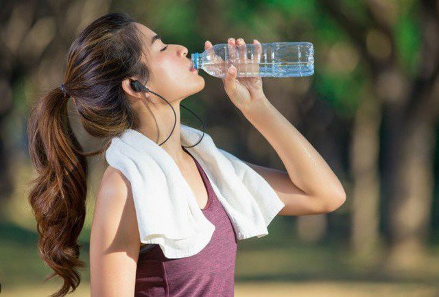 Nắng nóng, 6 việc người Việt nên làm để phòng ngừa nguy cơ suy thận và bệnh lý đường tiết niệu - 2