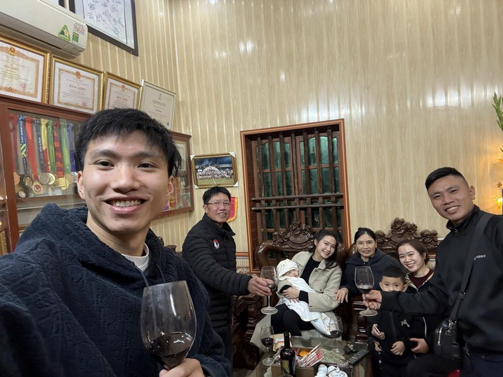 Bà xã cầu thủ Đoàn Văn Hậu: Từng lọt top 10 Hoa hậu Việt Nam, học vấn nổi bật - 7