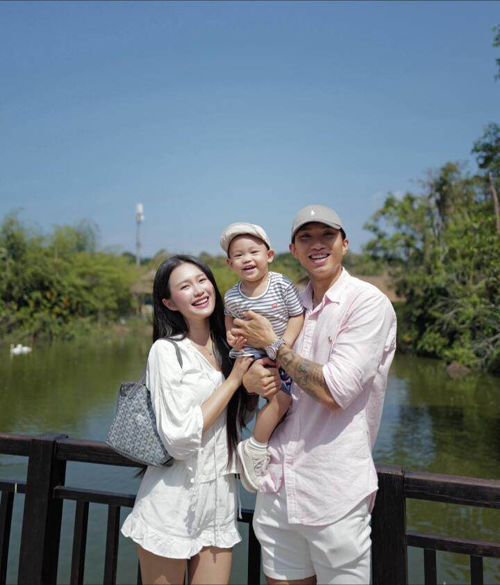 Bà xã cầu thủ Đoàn Văn Hậu: Từng lọt top 10 Hoa hậu Việt Nam, học vấn nổi bật - 8