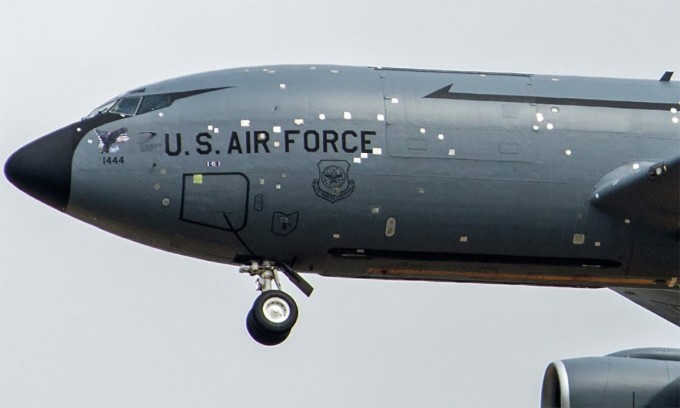 Lý do Mỹ dùng băng dính vá thân máy bay tiếp dầu ở Trung Đông - 1