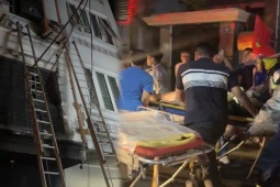 Cứu 5 người mắc kẹt trong căn nhà cháy ở Hà Nội