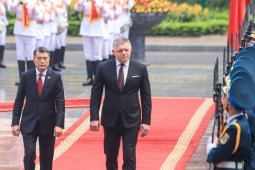 Thủ tướng Lê Minh Hưng chủ trì Lễ đón Thủ tướng Slovakia thăm Việt Nam