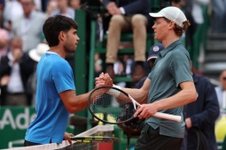 Sinner khiến Alcaraz mất cả chì lẫn chài, điểm yếu chí mạng của "Tiểu Nadal" bị phơi bày