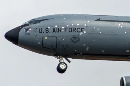 Lộ hình ảnh máy bay Mỹ đầy miếng vá khi về từ Trung Đông