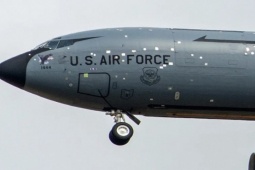 Lộ hình ảnh máy bay Mỹ đầy miếng vá khi về từ Trung Đông