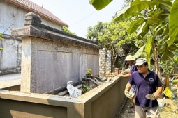 Tin mới về tấm bia cổ hơn 300 năm ở Thanh Hóa thành tường rào nhà dân
