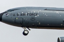 Lý do Mỹ dùng băng dính vá thân máy bay tiếp dầu ở Trung Đông