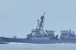 Iran công bố video buộc tàu chiến Mỹ rút khỏi eo biển Hormuz