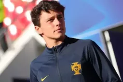 Tự nhận là ngôi sao sáng nhất Bồ Đào Nha, đàn em của Ronaldo gặp rắc rối