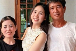 Bố là tài xế, mẹ nhân viên văn phòng của Á hậu quê xứ Huế lần đầu xuất hiện cùng con gái