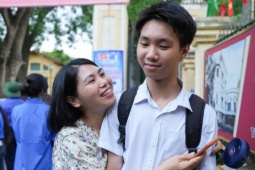 Những phụ huynh đưa con rời cuộc đua lớp 10 công lập