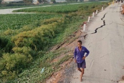 Sạt lở nghiêm trọng ở Tây Ninh, đường 60 m sụt lún