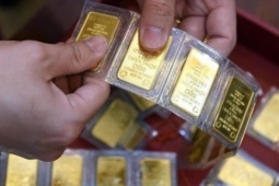 Chốt giá vàng hôm nay ngày 13/4 đồng loạt giảm mạnh