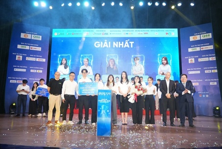 Nữ sinh Ngoại thương tìm lời giải trong Fintech