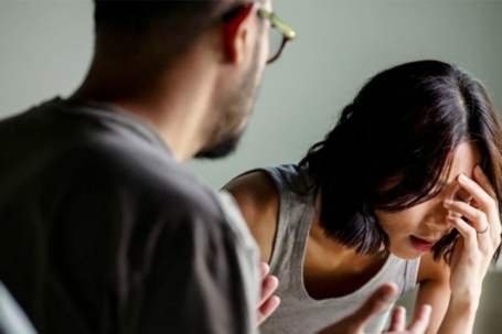 Em ruột tôi bệnh nặng nằm viện mà vợ lấy cớ bận không chịu vào chăm